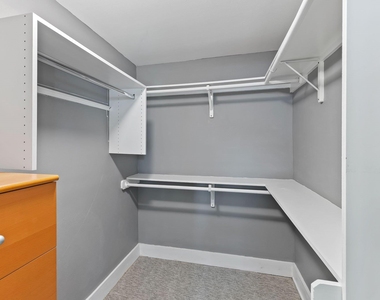 2404 Oak Crest Ave - Photo Thumbnail 18