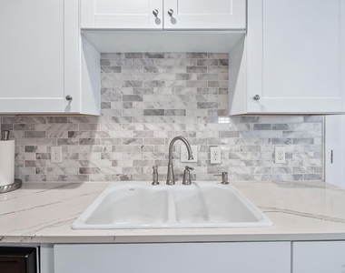 2404 Oak Crest Ave - Photo Thumbnail 41