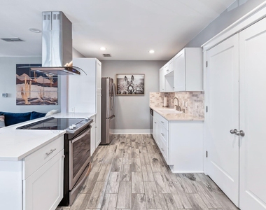 2404 Oak Crest Ave - Photo Thumbnail 39