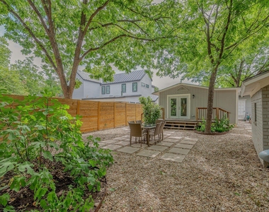 2404 Oak Crest Ave - Photo Thumbnail 56