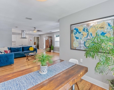 2404 Oak Crest Ave - Photo Thumbnail 8