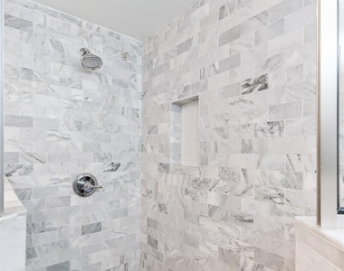 2404 Oak Crest Ave - Photo Thumbnail 17