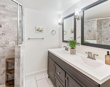 2404 Oak Crest Ave - Photo Thumbnail 16