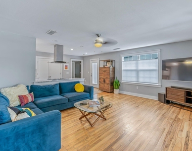 2404 Oak Crest Ave - Photo Thumbnail 32