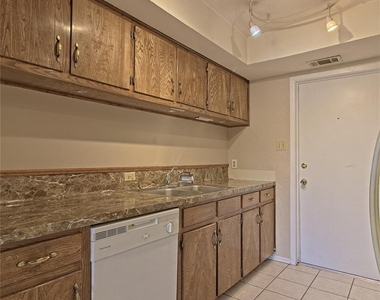 914 Garden Meadow Dr - Photo Thumbnail 13