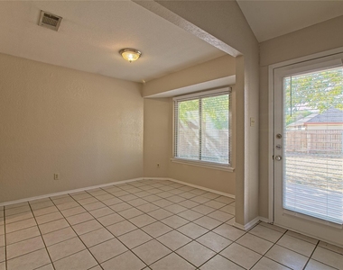 914 Garden Meadow Dr - Photo Thumbnail 11