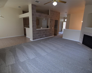380 Zebra Dr - Photo Thumbnail 3
