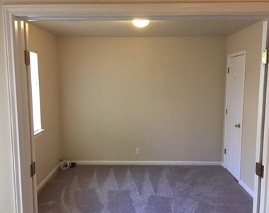 380 Zebra Dr - Photo Thumbnail 8