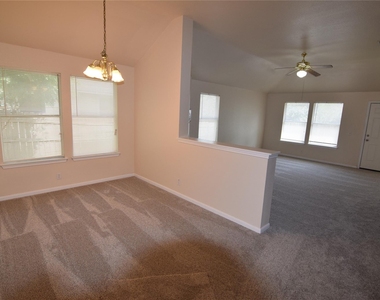 380 Zebra Dr - Photo Thumbnail 5