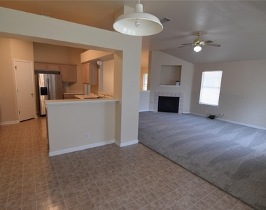 380 Zebra Dr - Photo Thumbnail 4