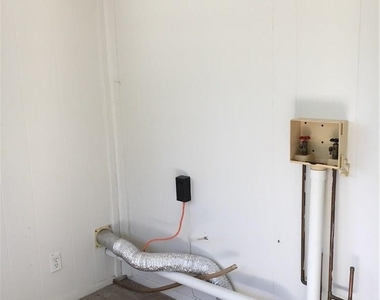 1501 W 9th St - Photo Thumbnail 15