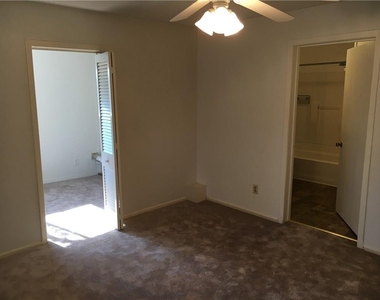 1501 W 9th St - Photo Thumbnail 10