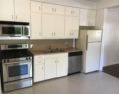 1501 W 9th St - Photo Thumbnail 2