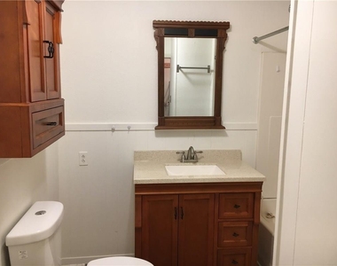 1501 W 9th St - Photo Thumbnail 13