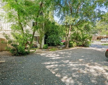 1501 W 9th St - Photo Thumbnail 18