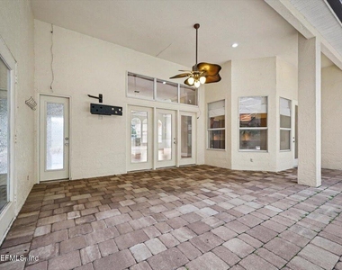 337 S Mill View Way - Photo Thumbnail 8