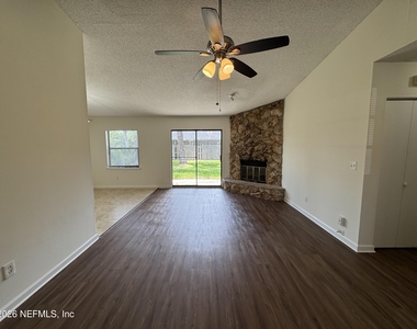 10272 Arrowhead Drive - Photo Thumbnail 8