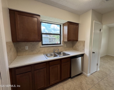 10272 Arrowhead Drive - Photo Thumbnail 5