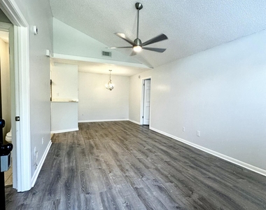 2451 Whispering Woods Boulevard - Photo Thumbnail 12