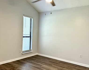 2451 Whispering Woods Boulevard - Photo Thumbnail 5