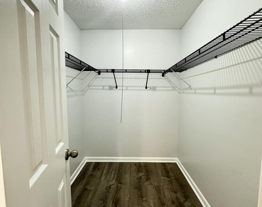 2451 Whispering Woods Boulevard - Photo Thumbnail 11