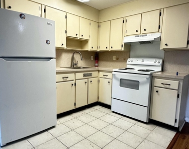 2821 Searchwood Drive - Photo Thumbnail 10