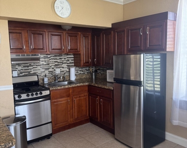 311 W Ashley Street - Photo Thumbnail 2