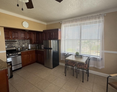 311 W Ashley Street - Photo Thumbnail 1