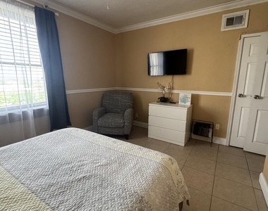 311 W Ashley Street - Photo Thumbnail 5