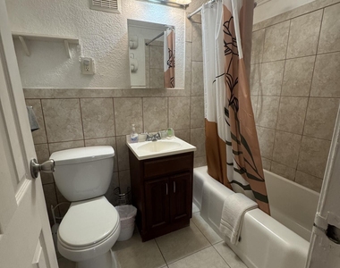 311 W Ashley Street - Photo Thumbnail 6