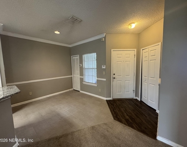 10000 Gate Parkway - Photo Thumbnail 1