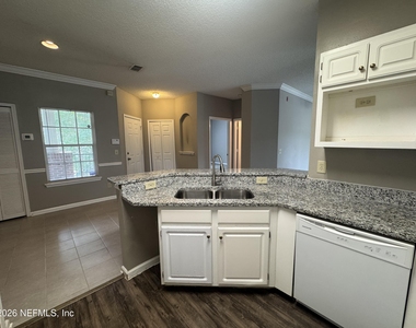 10000 Gate Parkway - Photo Thumbnail 5