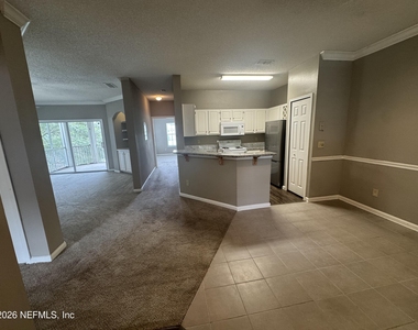 10000 Gate Parkway - Photo Thumbnail 11