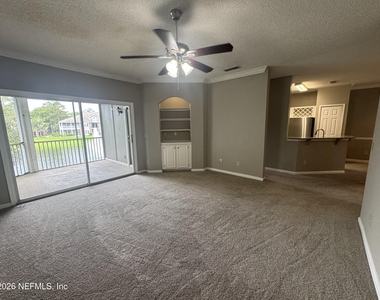 10000 Gate Parkway - Photo Thumbnail 7