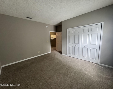 10000 Gate Parkway - Photo Thumbnail 9