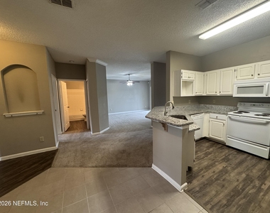 10000 Gate Parkway - Photo Thumbnail 2