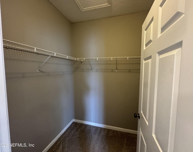 10000 Gate Parkway - Photo Thumbnail 14