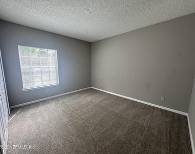 10000 Gate Parkway - Photo Thumbnail 8
