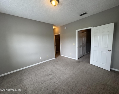 10000 Gate Parkway - Photo Thumbnail 13