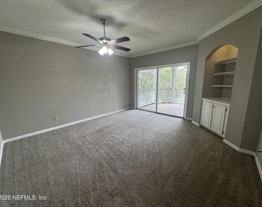 10000 Gate Parkway - Photo Thumbnail 6