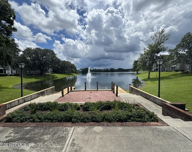 10000 Gate Parkway - Photo Thumbnail 23