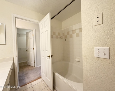 13810 Sutton Park Drive N - Photo Thumbnail 17