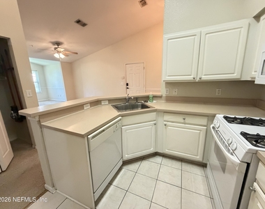 13810 Sutton Park Drive N - Photo Thumbnail 5