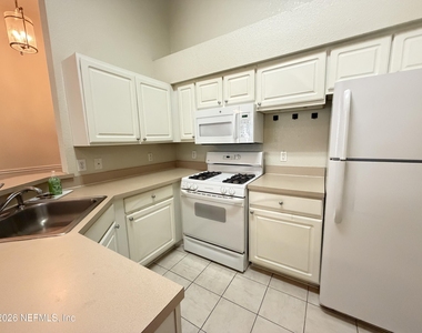 13810 Sutton Park Drive N - Photo Thumbnail 6