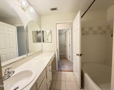13810 Sutton Park Drive N - Photo Thumbnail 16