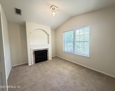 13810 Sutton Park Drive N - Photo Thumbnail 10