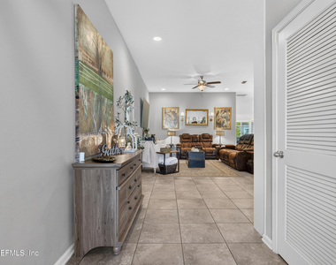 589 Seville Parkway - Photo Thumbnail 4