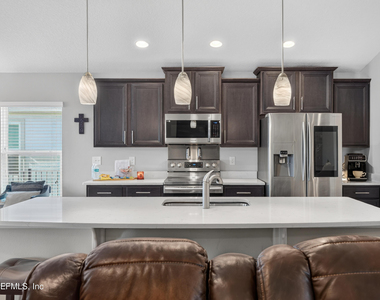 589 Seville Parkway - Photo Thumbnail 12