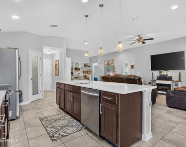 589 Seville Parkway - Photo Thumbnail 16