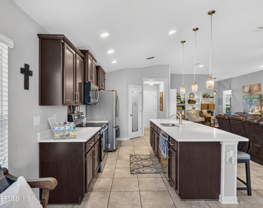 589 Seville Parkway - Photo Thumbnail 14